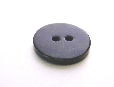 画像1: 黒蝶貝 貝ボタン  まっ黒い裏使い用ボタン　2穴 BB-1002