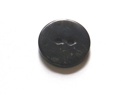 画像2: 黒蝶貝 貝ボタン  まっ黒い裏使い用ボタン　2穴 BB-1002