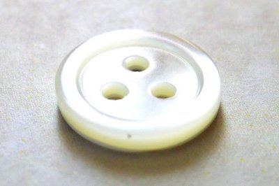画像2: 高瀬貝  貝ボタン  珍しい3穴の貝ボタン シャツに最適 かわいい貝ボタン SH-117-3