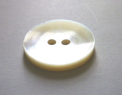 画像2: 白蝶貝 貝ボタン  使いやすいお皿型 2穴 SH-1104