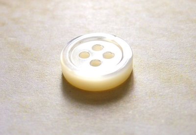 画像1: 白蝶貝  貝ボタン  3mmの厚みの定番型　シャツに最適 SH-117-3mm