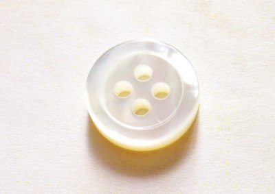 画像2: 白蝶貝  貝ボタン  3mmの厚みの定番型　シャツに最適 SH-117-3mm