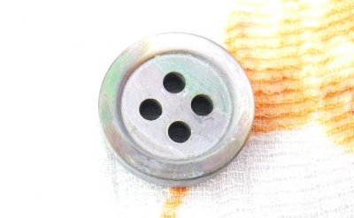 画像2: 黒蝶貝  貝ボタン  3mmの厚みの定番型ビンテージ加工　レトロな風合　シャツに最適 SH-117VI-3mm