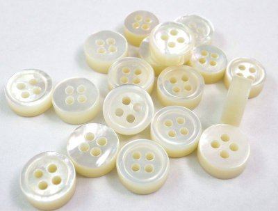 画像3: 白蝶貝  貝ボタン  4mmの厚みの定番型　シャツに最適 抜群の存在感 SH-117-4mm