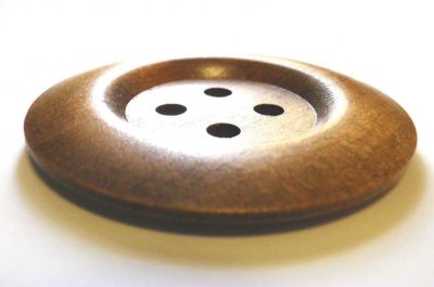 画像5: たいへん大きな木のボタン WO-165  なんと65mm  4穴タイプ 3色