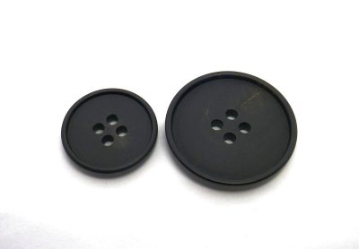 画像5: 本水牛釦　コート (1)着分 つや消し黒色  No.955H-00B　普通穴バージョン