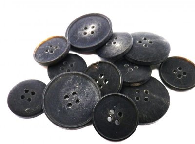 画像3: 本水牛ボタン　スーツ(1)着分　黒　ビンテージ加工 細い穴のイタリアタイプ　955-B-VI