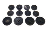 本水牛ボタン　スーツ(1)着分　黒　ビンテージ加工 細い穴のイタリアタイプ　955-B-VI