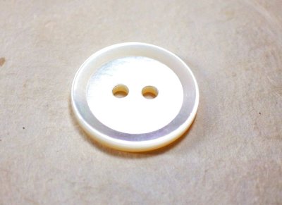 画像7: 白蝶貝 貝ボタン シャープな2穴　スーツ1着分　 SPH-1172