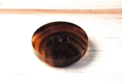 画像1: 本水牛  シンプルな真っ平ら型2穴　糸道付で安心　貴重な茶色　No. 630