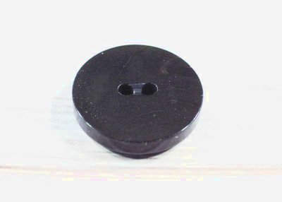 画像1: 本水牛ボタン  シンプルな真っ平ら型2穴　糸道付で安心　黒　No. 630