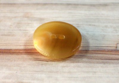 画像8: 本水牛ボタン スーツ(1)着分 シンプルな真っ平ら型2穴 糸道付で安心 超貴重なベージュ色 No. 630