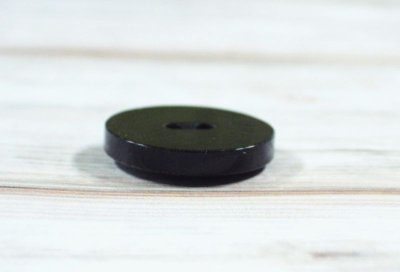 画像7: 本水牛ボタン　スーツ(1)着分　シンプルな真っ平ら型2穴　糸道付で安心　漆黒色　No. 630