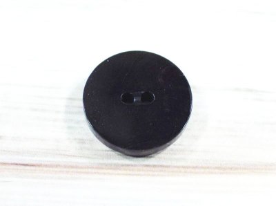 画像2: 本水牛ボタン  シンプルな真っ平ら型2穴　糸道付で安心　黒　No. 630