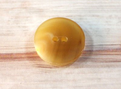 画像7: 本水牛ボタン スーツ(1)着分 シンプルな真っ平ら型2穴 糸道付で安心 超貴重なベージュ色 No. 630