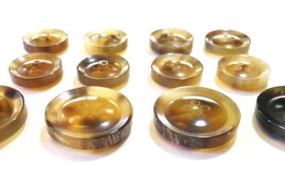 画像3: 本水牛ボタン　スーツ(1)着分 薄い茶色　ツヤ有り　（色のばらつきあり特価）No.620-LMB