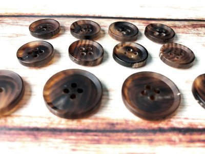 画像3: 本水牛ボタン  縁が細いオリジナル型　スーツ(1)着分　シックなマット仕上げ　貴重な茶色　1056