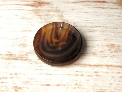 画像6: 本水牛ボタン  縁が細いオリジナル型　スーツ(1)着分　シックなマット仕上げ　貴重な茶色　1056