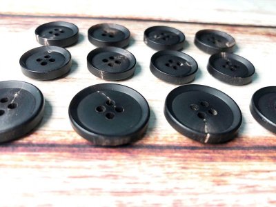 画像3: 本水牛ボタン  縁が細いオリジナル型　スーツ(1)着分　シックなマット仕上げ　黒 1056