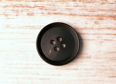 画像5: 本水牛ボタン  縁が細いオリジナル型　スーツ(1)着分　シックなマット仕上げ　黒 1056