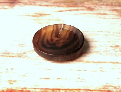 画像7: 本水牛ボタン  縁が細いオリジナル型　スーツ(1)着分　シックなマット仕上げ　貴重な茶色　1056