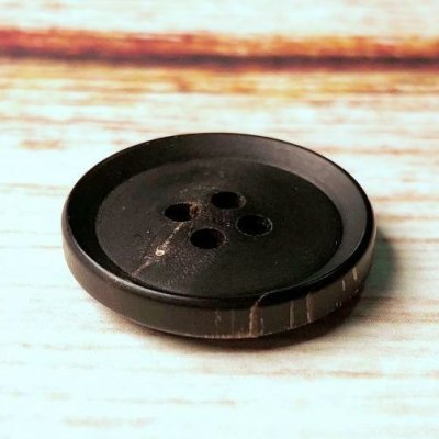 画像2: 本水牛ボタン  縁が細いオリジナル型　スーツに最適　シックなマット仕上げ　黒 1056