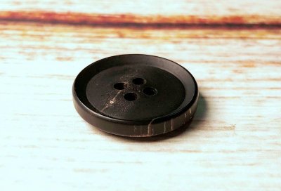 画像6: 本水牛ボタン  縁が細いオリジナル型　スーツ(1)着分　シックなマット仕上げ　黒 1056