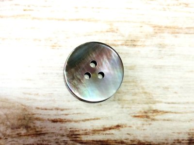 画像2: 黒蝶貝  貝ボタン  珍しい3穴の貝ボタン  SH-103