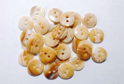 画像5: マッセル貝　貴重で珍しい貝ボタン　MS-110 貴重なベージュ系　2穴