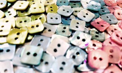 画像6: 和のオリジナル色に染色したパールシェル四角型貝ボタン　勿忘草色（わすれなぐさ色）