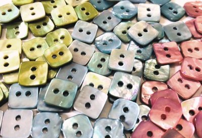画像5: 和のオリジナル色に染色したパールシェル　四角型の貝ボタン　若葉色（わかば色）
