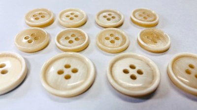 画像3: 最高級本水牛ボタン  板素材　希少価値な白色　ツヤ有り　お得なスーツ(1)着分 No.1059-w