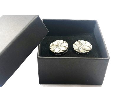 画像7: 花の模様にカットした カフリンクス 　カフスボタン　B-MOP 黒蝶貝