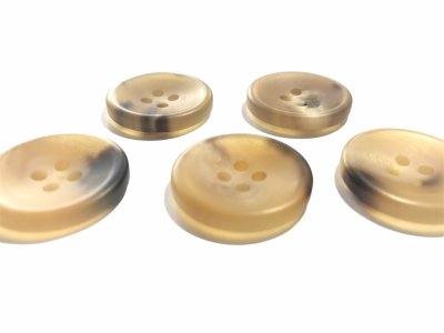 画像3: 本水牛ボタン 4穴 半ツヤ 貴重なベージュ 優しいライン No.510 お得な5個セット