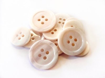 画像3: 淡水真珠貝  貝ボタン かわい桜色　定番の17型 4穴　スーツ1着分セット SH--2204