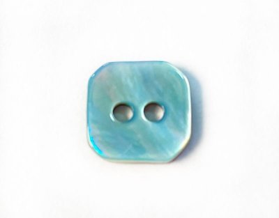 画像3: 和のオリジナル色に染色したパールシェル四角型貝ボタン　勿忘草色（わすれなぐさ色）