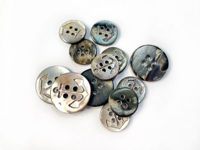 画像7: 黒蝶貝  貝ボタン  イカリ（アンカー）型彫刻を施した貝ボタン 4穴　SH-2216