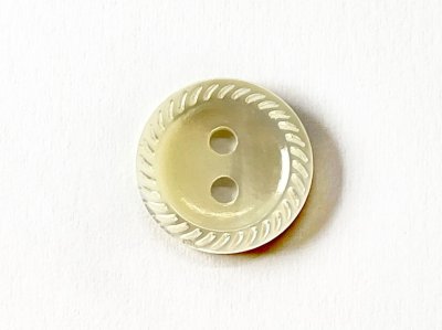 画像1: 高瀬貝 貝ボタン  縄目模様の彫刻を施した貝ボタン SH2109