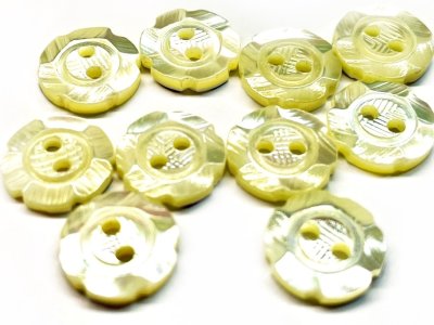 画像4: 高瀬貝 貝ボタン 可愛い6枚花びらボタン　SH-1219