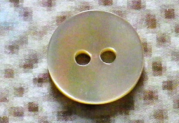 画像1: 高瀬貝 貝ボタン かわいいベージュ色　SH-1104BE  11.5mm (1)