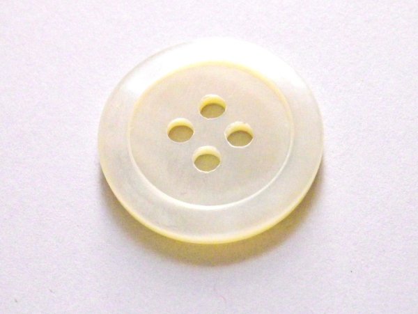 画像1: 高瀬貝 貝ボタン  定番の17型 4穴 オリジナルシルキー加工 SH117K (1)