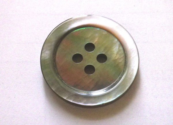 画像1: 黒蝶貝  貝ボタン  定番の17型 4穴 SH-117  (1)
