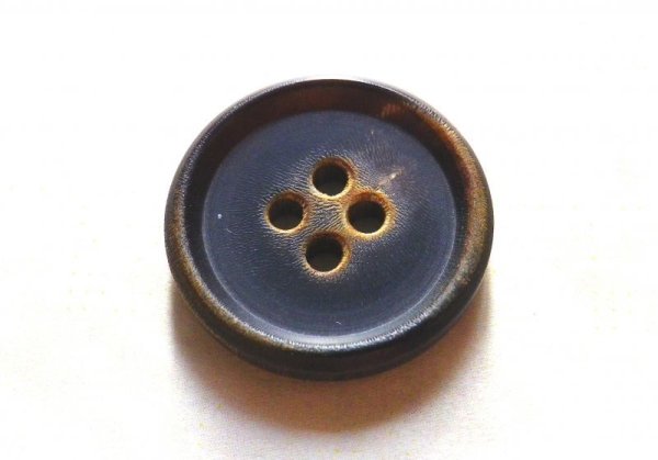 画像1: 本水牛ボタン　　黒　珍しい レトロな風合の焼き加工　580VI (1)