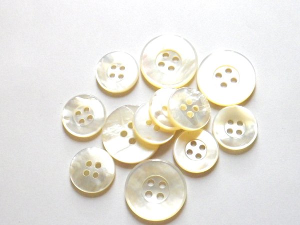 画像5: 白蝶貝 貝ボタン シャツ・スーツに最適　洗練された 4穴　SH-118 (5)