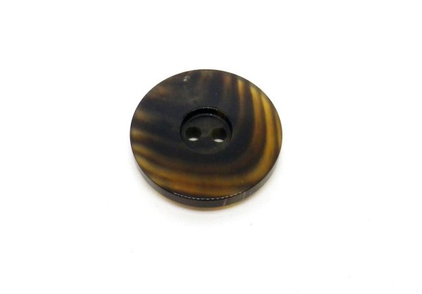 画像7: 本水牛ボタン　スーツ(1)着分　貴重な茶色　穴の細い2穴 イタリア型　BH-1 (7)