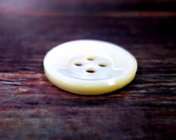 画像3: 高瀬貝 貝ボタン  最高品質　シャツ、スーツに最適 SH-118 4穴 (3)